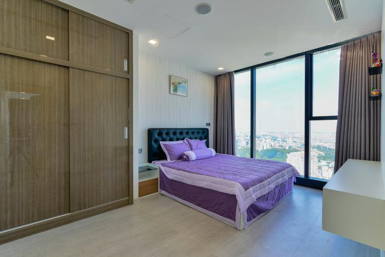 1031 spacious bedroom