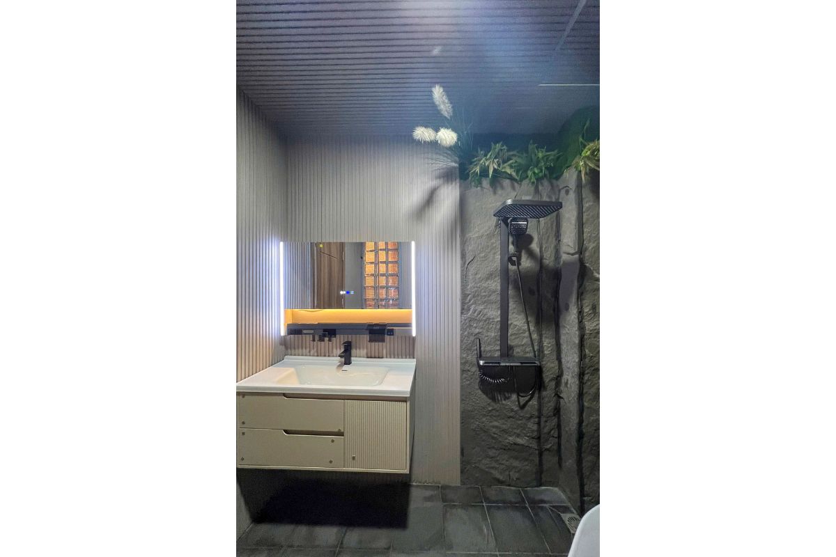 ID 1416 - studio - bathroom 2