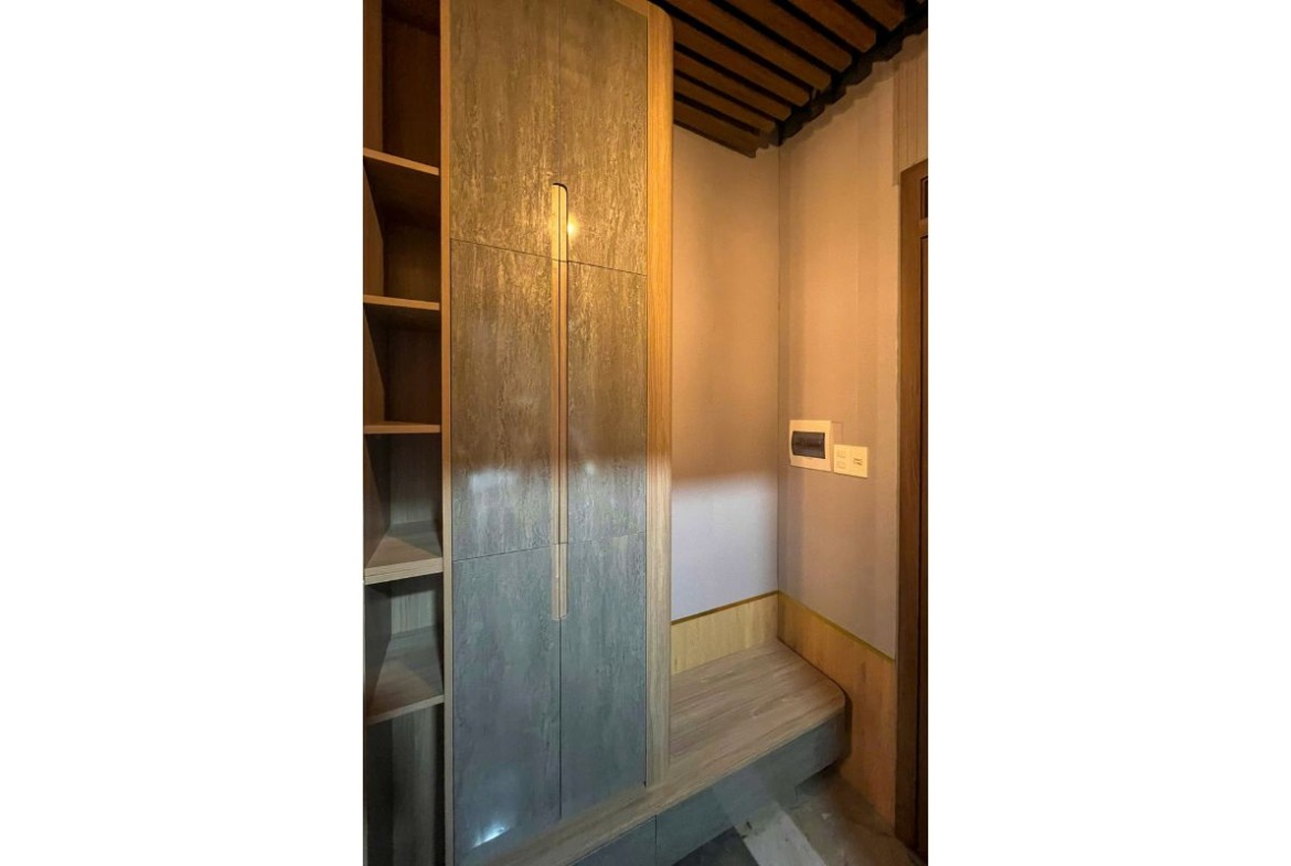 ID 1416 - studio - wardrobe