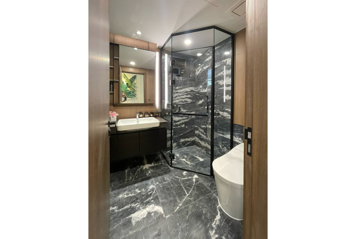 ID 2130 bathroom