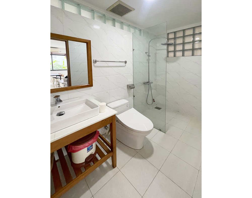 ID 2147 bathroom 2