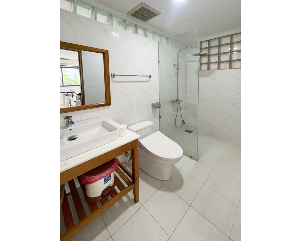 ID 2147 bathroom 2