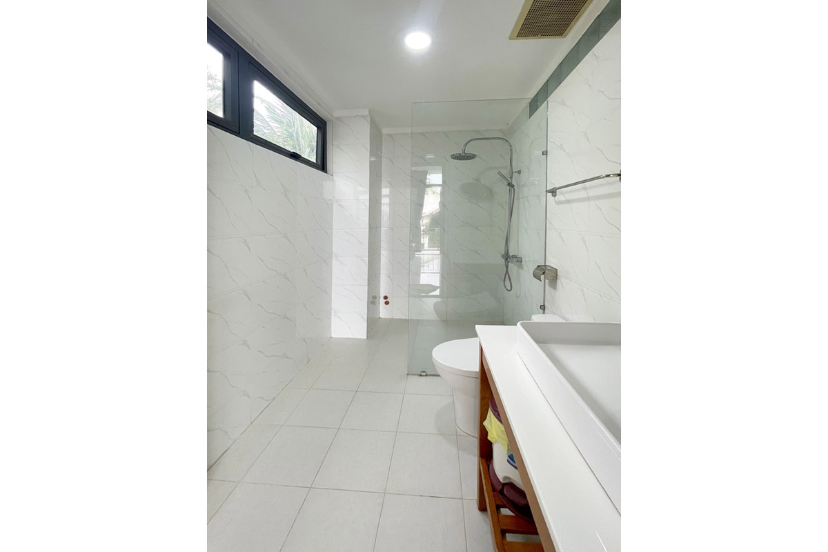 ID 2147 bathroom