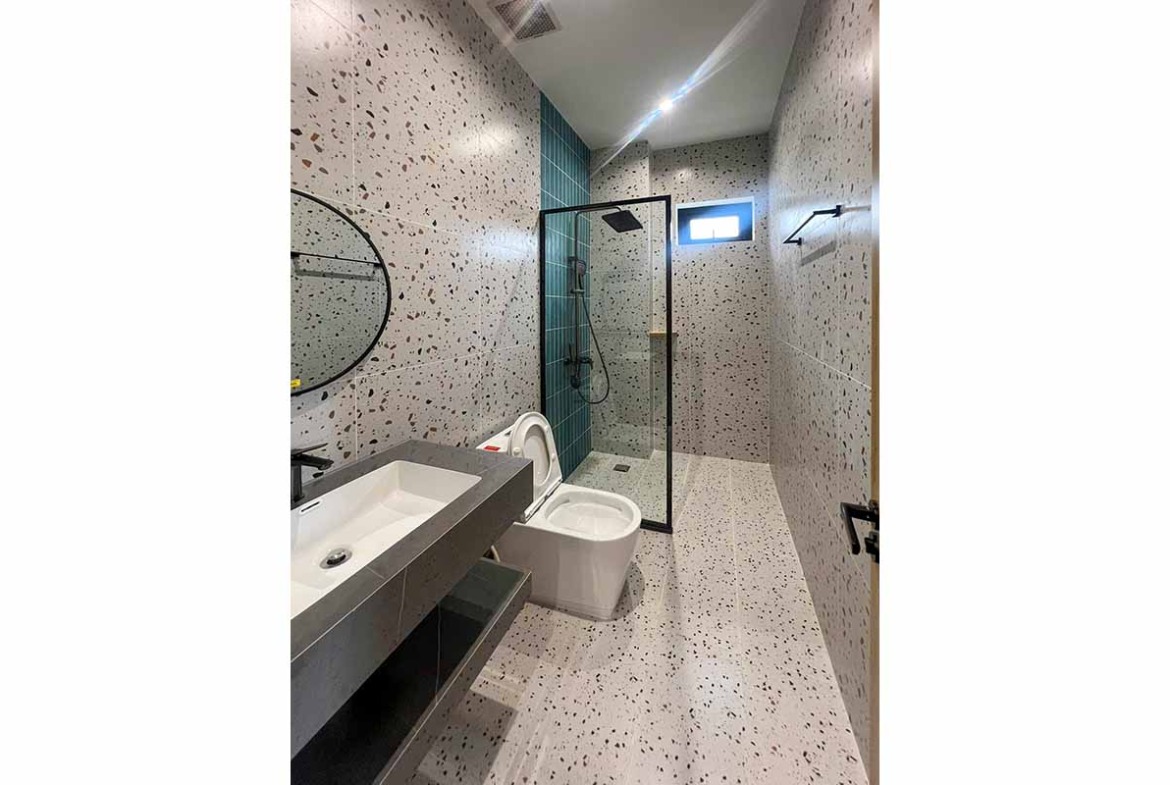 ID 2166 bathroom 2