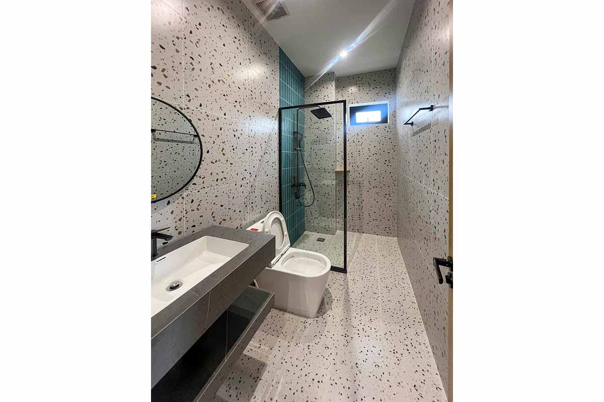ID 2166 bathroom 2