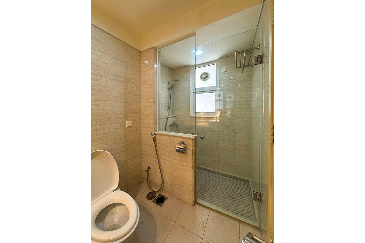 ID 2184 bathroom 1