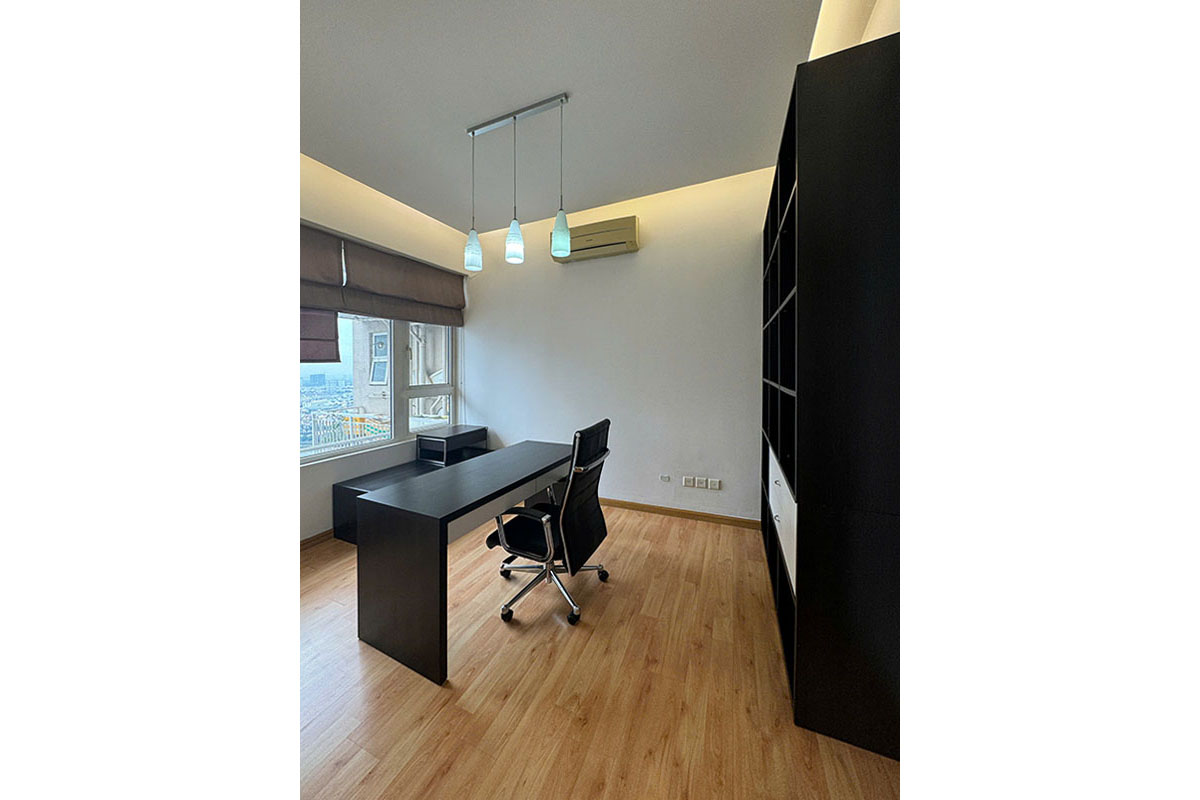 ID 2184 working room