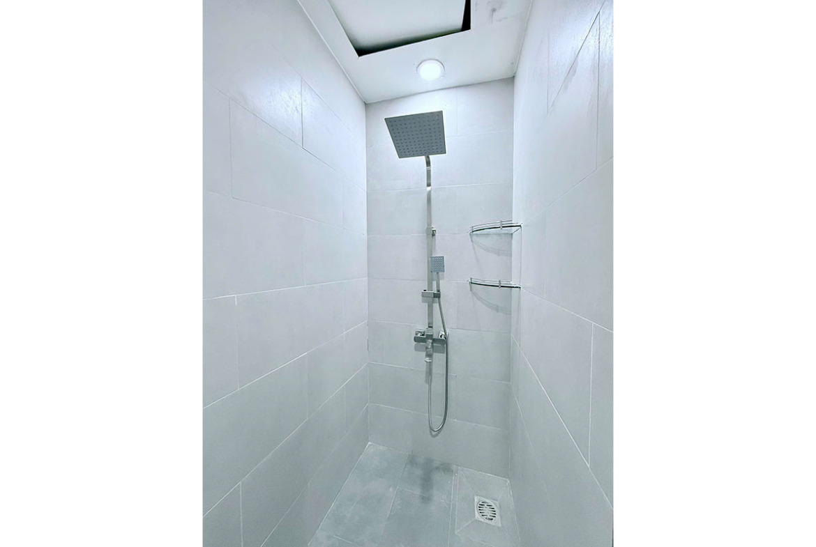 ID 2185 bathroom