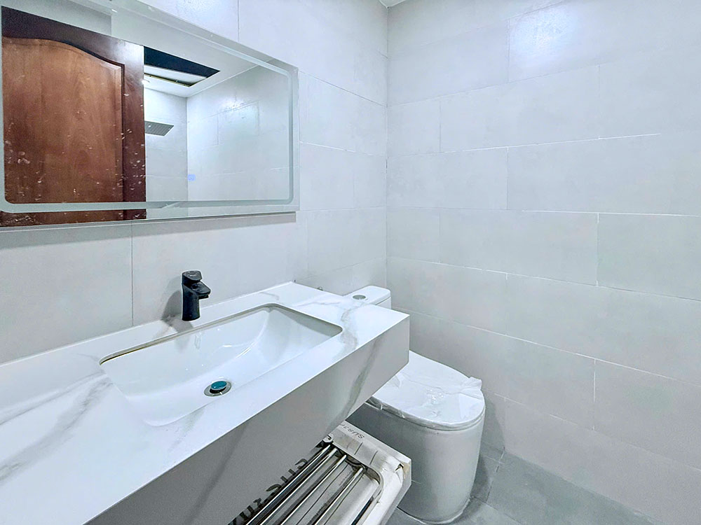 ID 2185 bathroom 3
