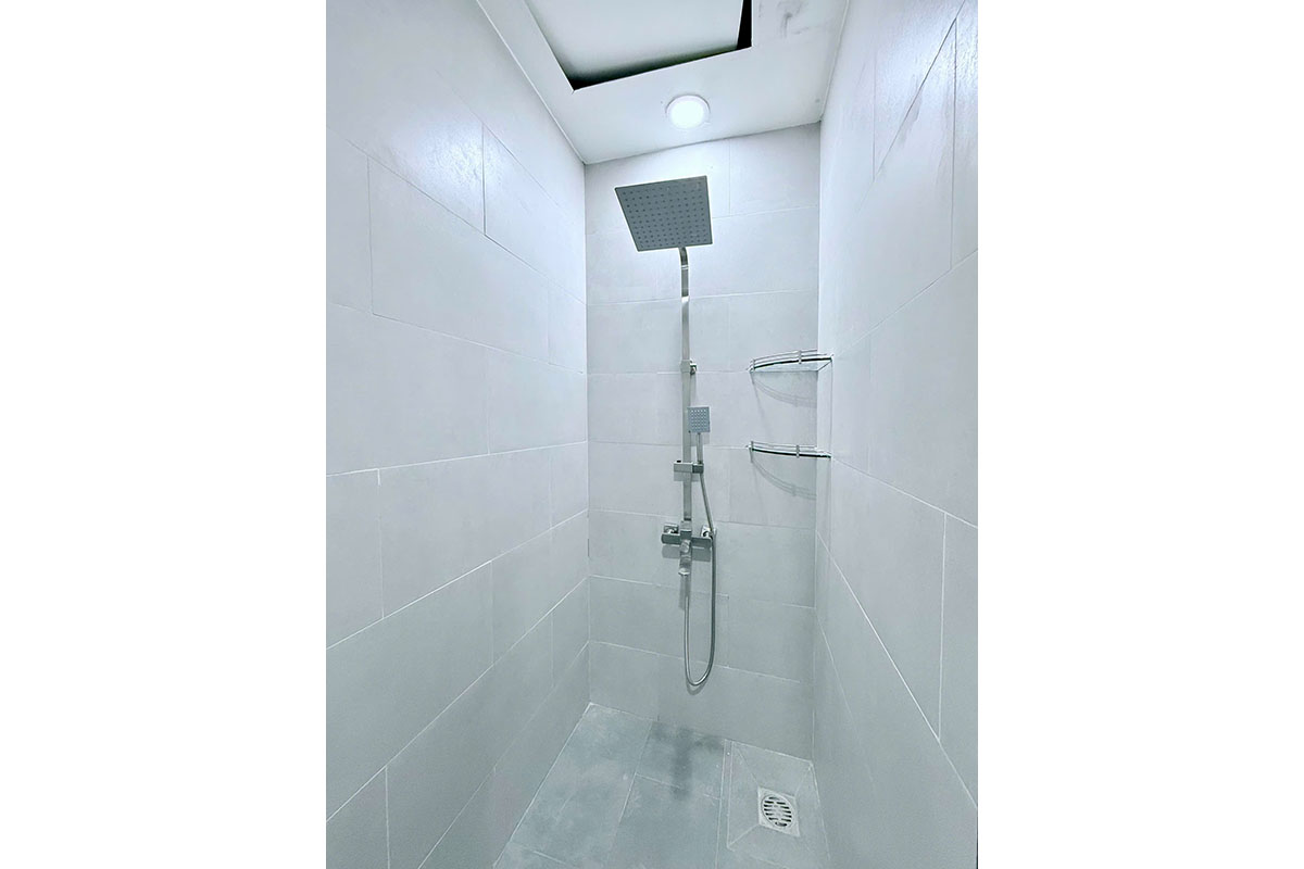 ID 2185 bathroom