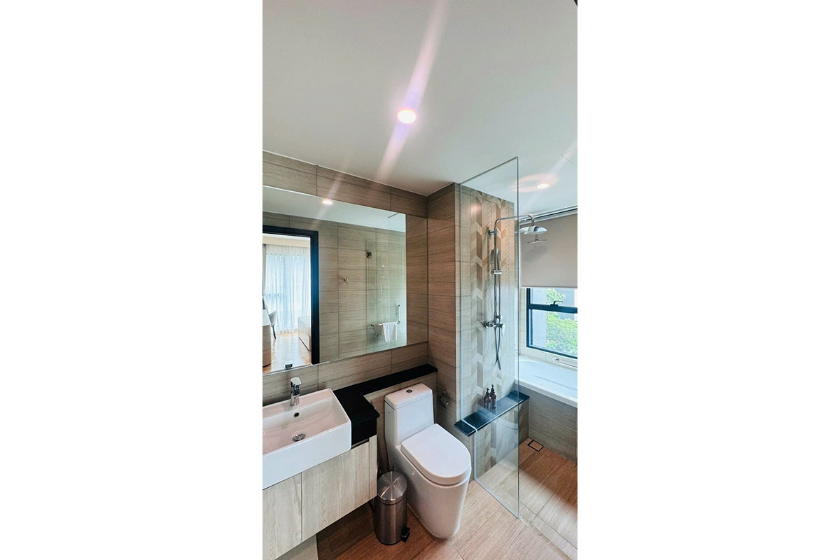 ID 2195 bathroom 2