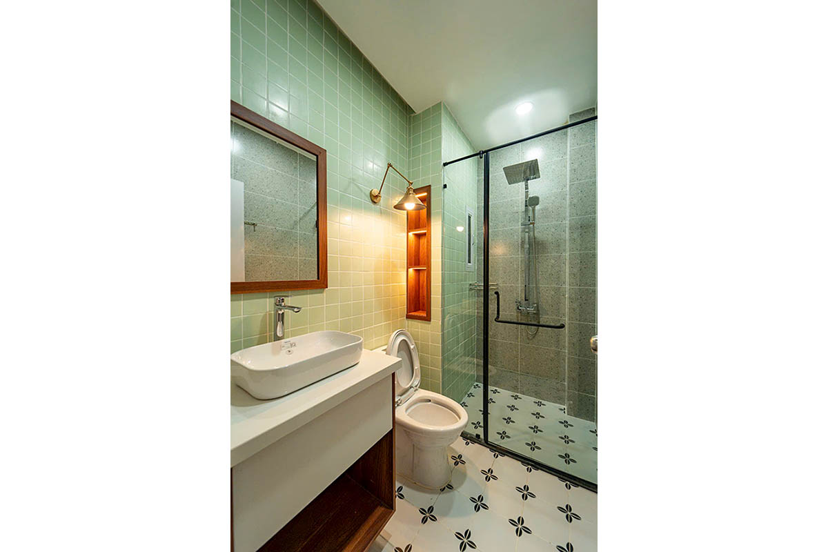 ID 2210 bathroom