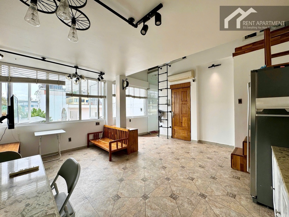 ID 2221 spacious living area with wooden bench stairs and entrance