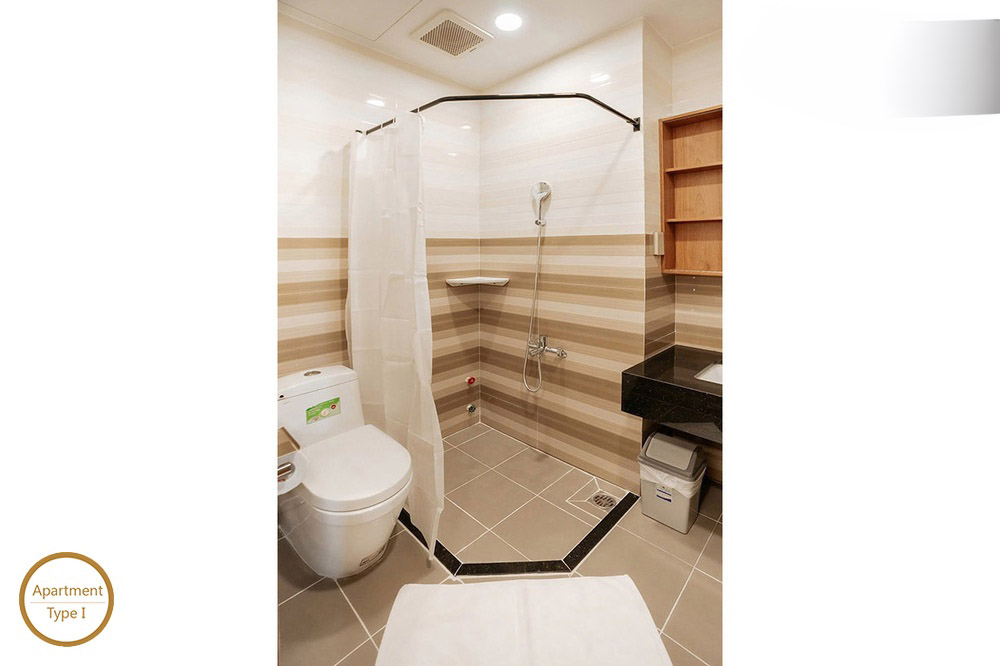 ID 2224 studio bathroom with shower curtain and white toilet