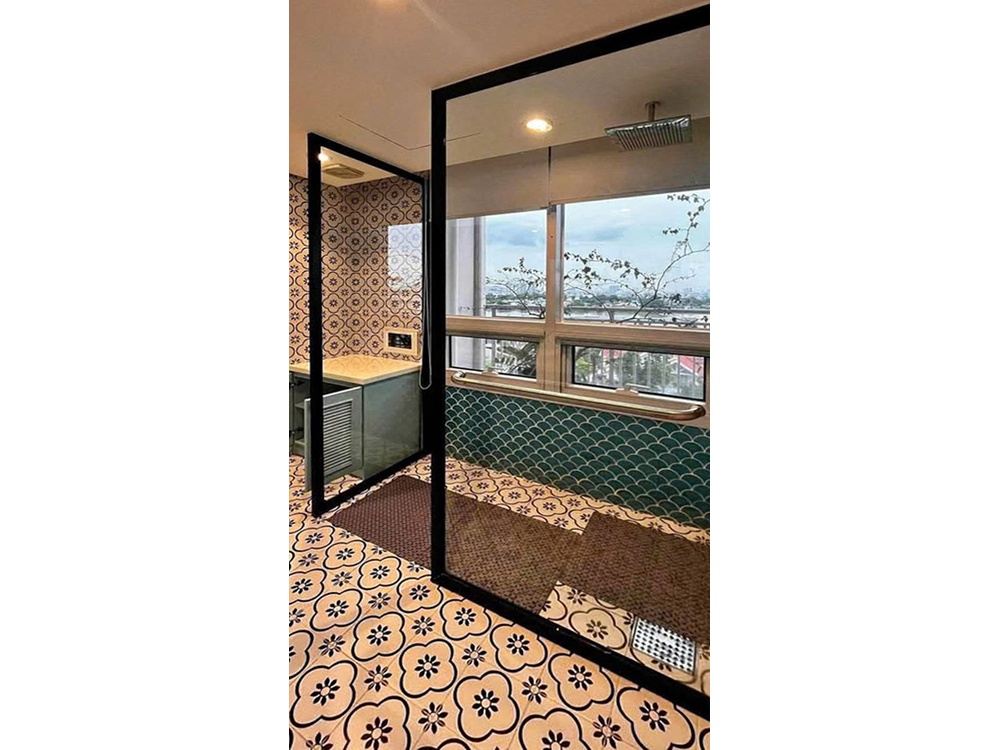 ID 2247 modern bathroom with vanity sink and toilet