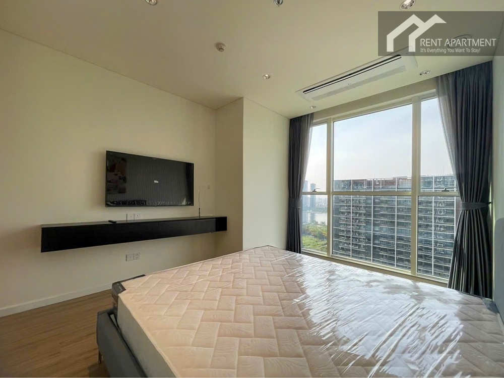 ID 2252 master bedroom with double bed mounted tv and river view window