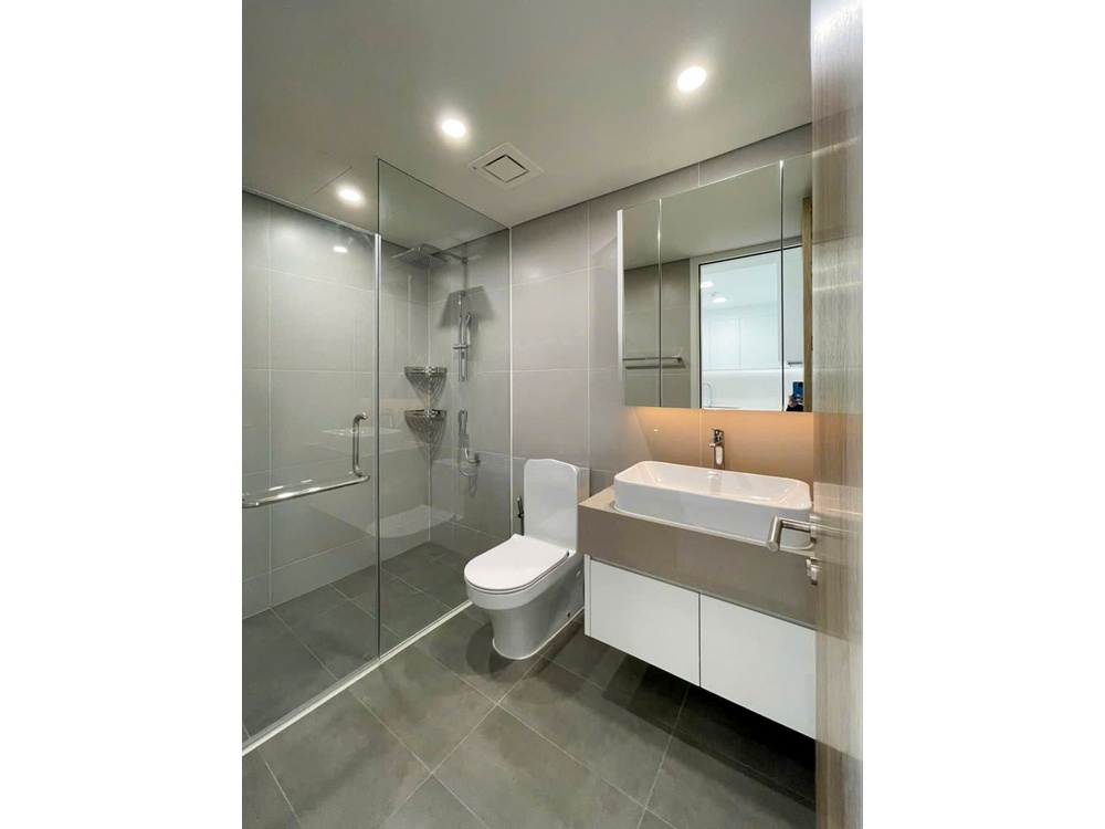 ID 2252 modern bathroom with glass enclosed shower and vanity mirror
