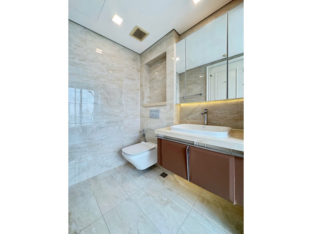 ID 2253 clean bathroom with walk in shower and glass divider