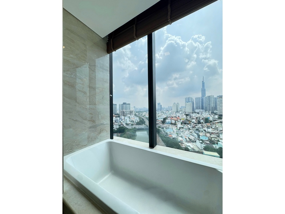 ID 2253 modern bathroom with vanity sink and toilet
