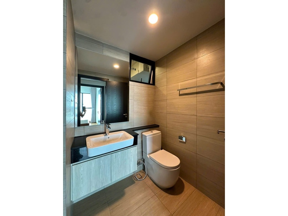 ID 2254 clean bathroom with walk in shower and glass divider