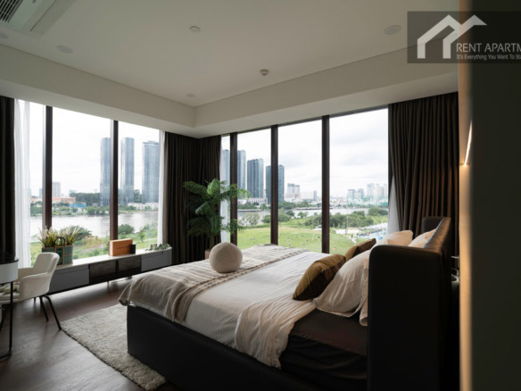ID 2256 spacious master bedroom corner suite with dual aspect river