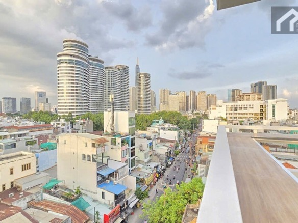 ID 2218 stunning city skyline view from balcony